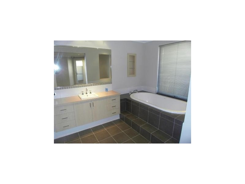 7 Splendid Gardens, Harrisdale WA 6112