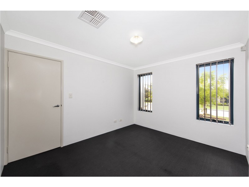 8 Trinity Close, Canning Vale WA 6155