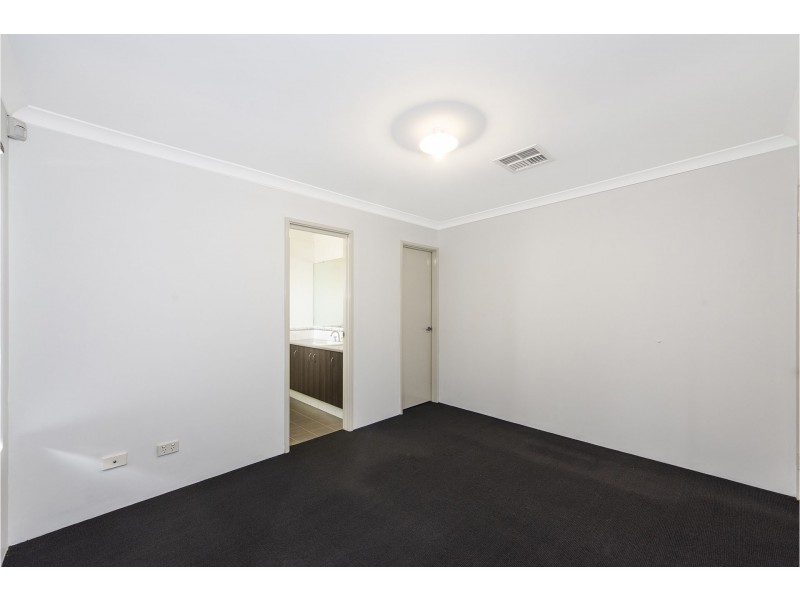 8 Trinity Close, Canning Vale WA 6155