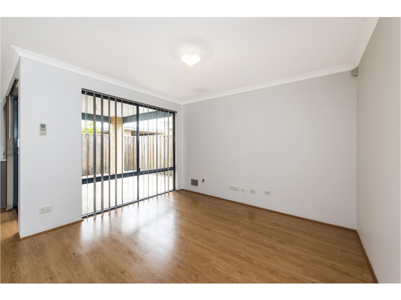 8 Trinity Close, Canning Vale WA 6155