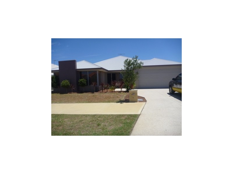 11 Temple Way, Piara Waters WA 6112