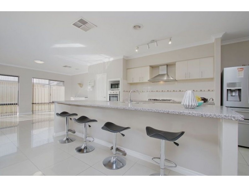 32 Shelduck Bend, Harrisdale WA 6112