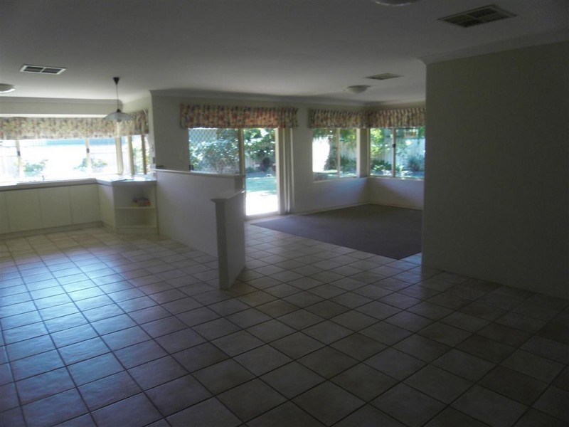 4 Retreat Mews, Canning Vale WA 6155