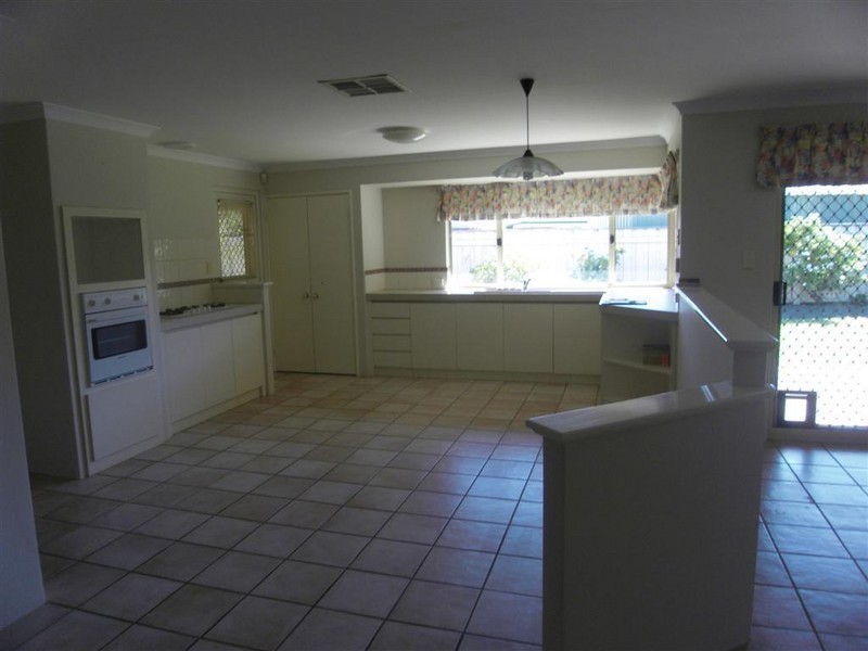 4 Retreat Mews, Canning Vale WA 6155