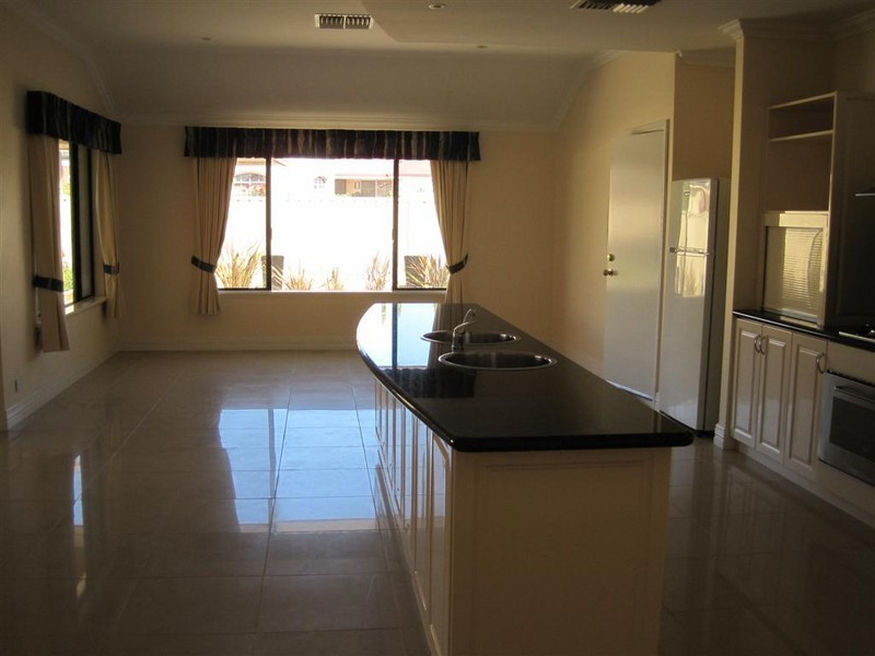 12 McInnes Way, Canning Vale WA 6155