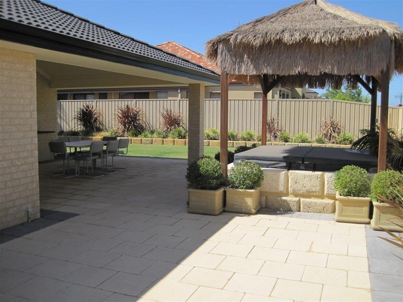 12 McInnes Way, Canning Vale WA 6155