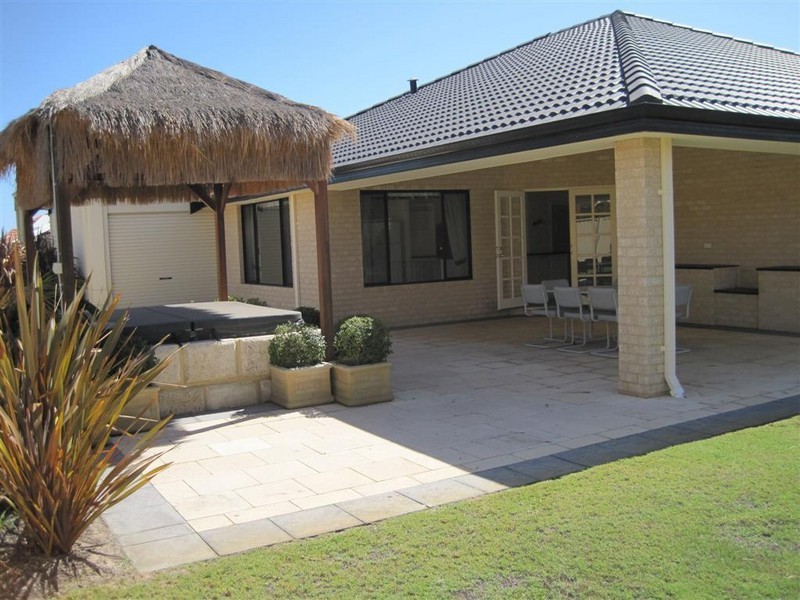 12 McInnes Way, Canning Vale WA 6155