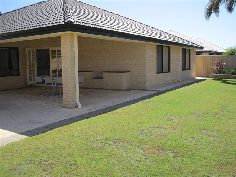 12 McInnes Way, Canning Vale WA 6155