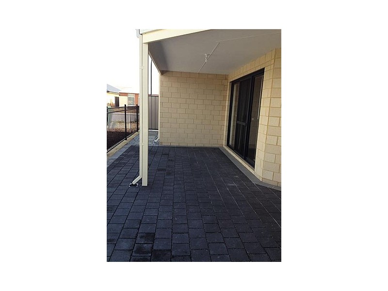 15 St Tropez Garden, Piara Waters WA 6112