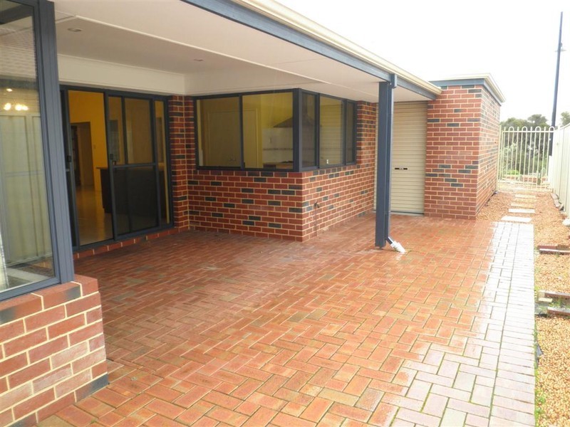 298 Fraser Road, Canning Vale WA 6155