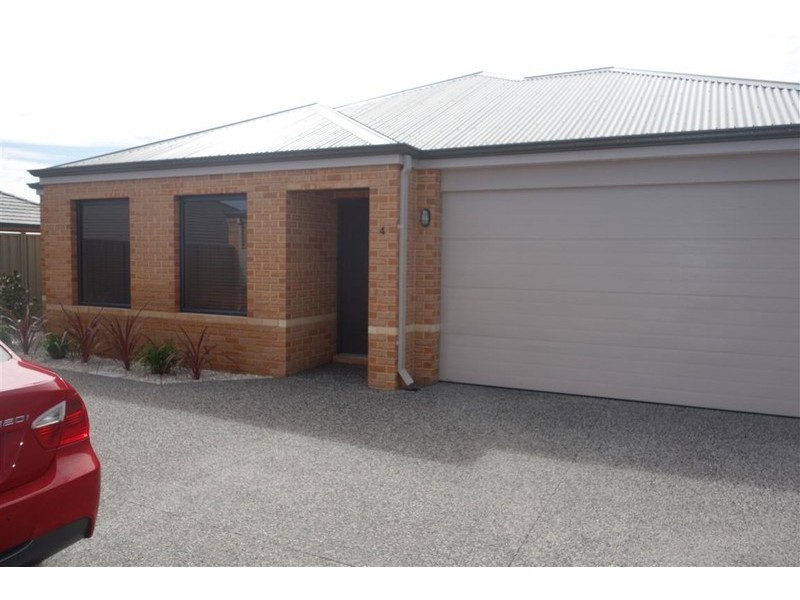 4/15 Blackfriars Meander, Piara Waters WA 6112