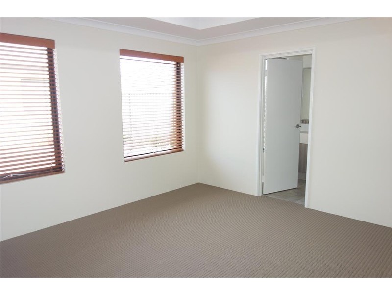 4/15 Blackfriars Meander, Piara Waters WA 6112