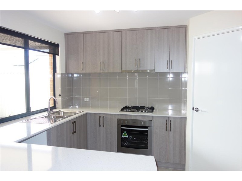 4/15 Blackfriars Meander, Piara Waters WA 6112