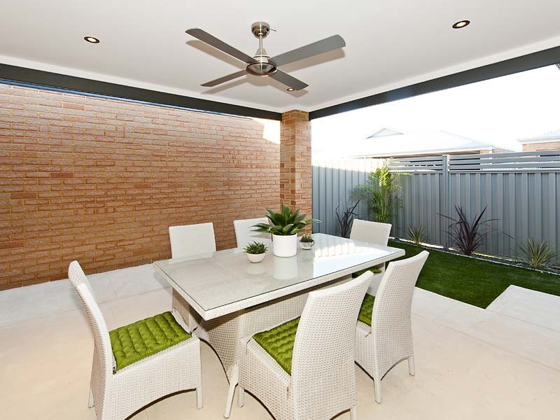 2/22 Whittaker Turn, Piara Waters WA 6112