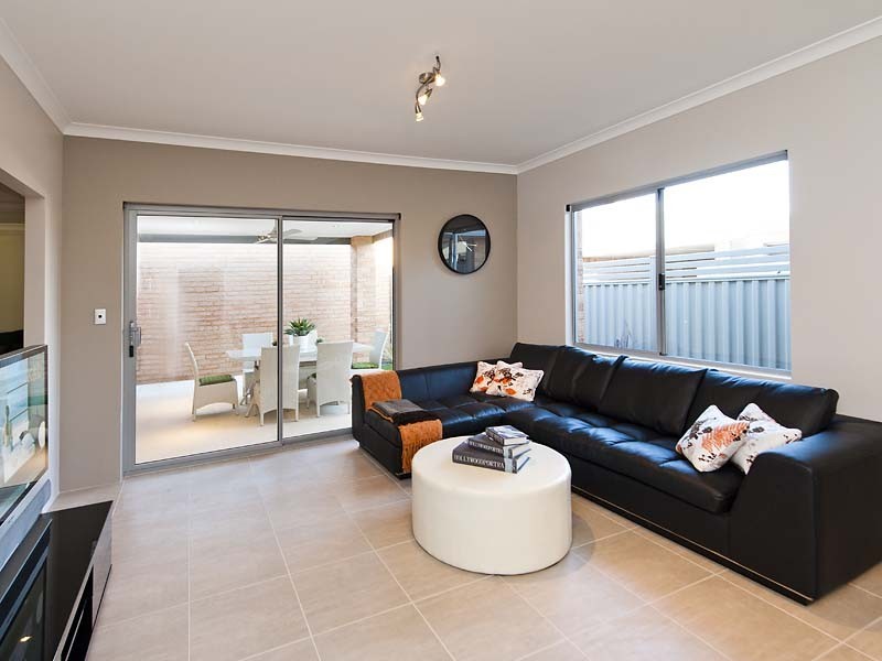 2/22 Whittaker Turn, Piara Waters WA 6112