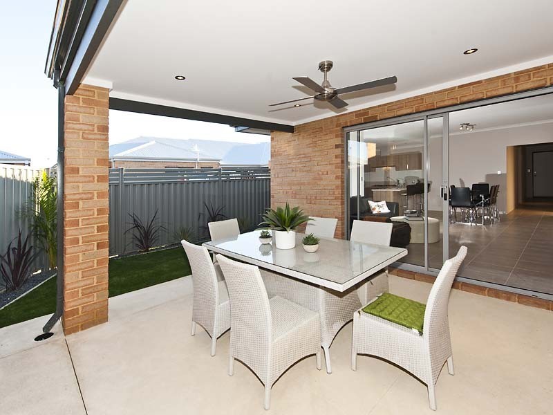 2/22 Whittaker Turn, Piara Waters WA 6112