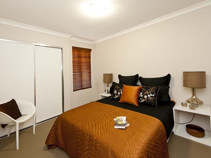 2/22 Whittaker Turn, Piara Waters WA 6112