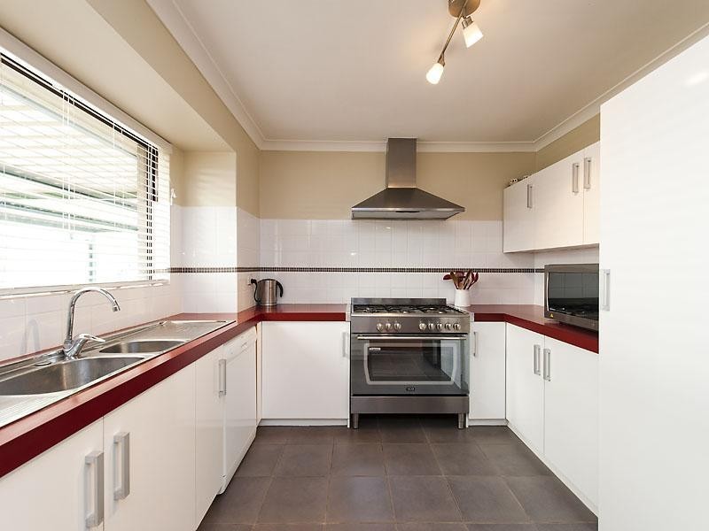 8 Dionne Place, Gosnells WA 6110