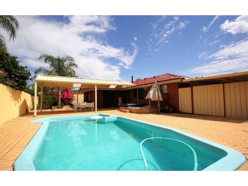 25 McNamara Drive, Thornlie WA 6108