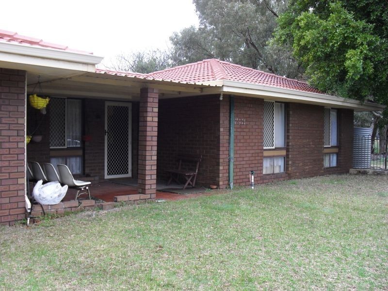 2/736 Rowley Road, Oakford WA 6121