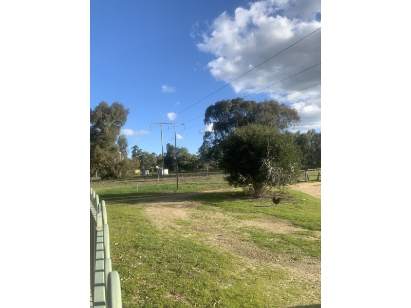 2/736 Rowley Road, Oakford WA 6121