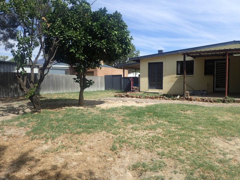 26 Gosnells Road West, Maddington WA 6109