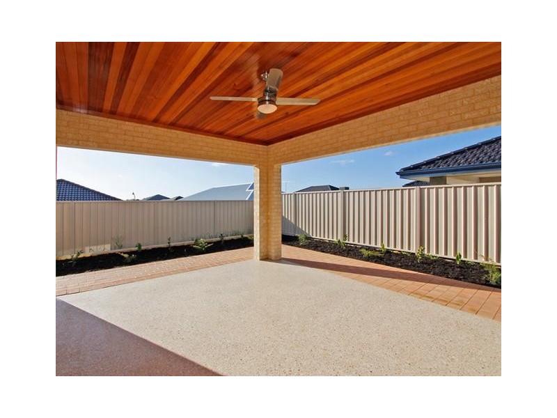 37 Waterfoot Loop, Canning Vale WA 6155