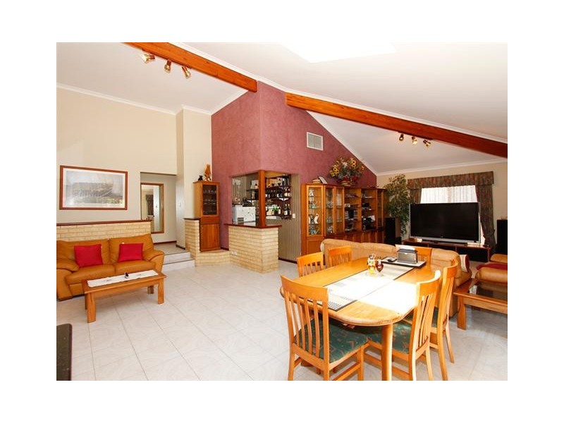 10 Durness Place, Canning Vale WA 6155