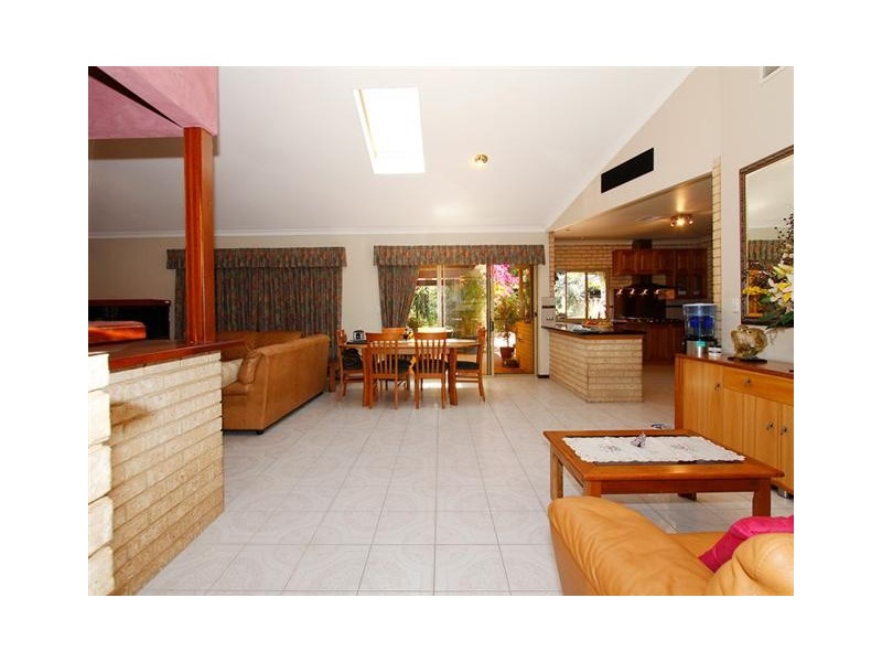 10 Durness Place, Canning Vale WA 6155