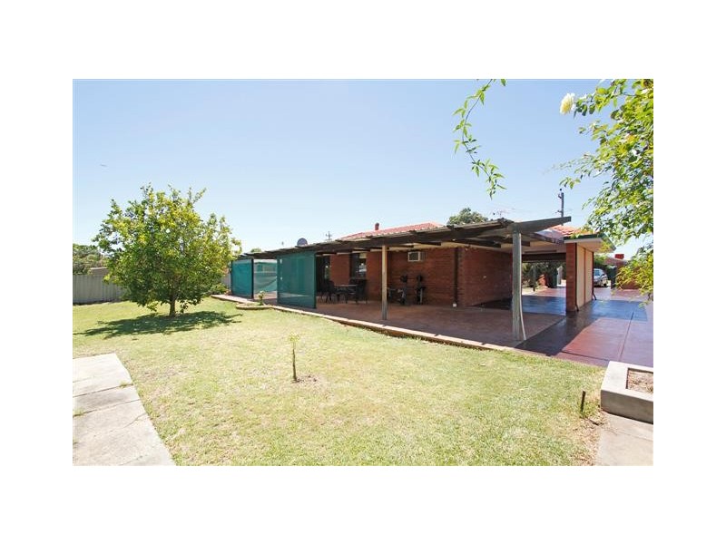 123 Berehaven Avenue, Thornlie WA 6108