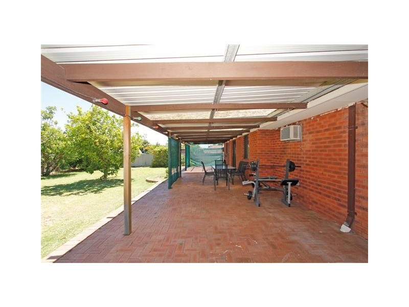 123 Berehaven Avenue, Thornlie WA 6108