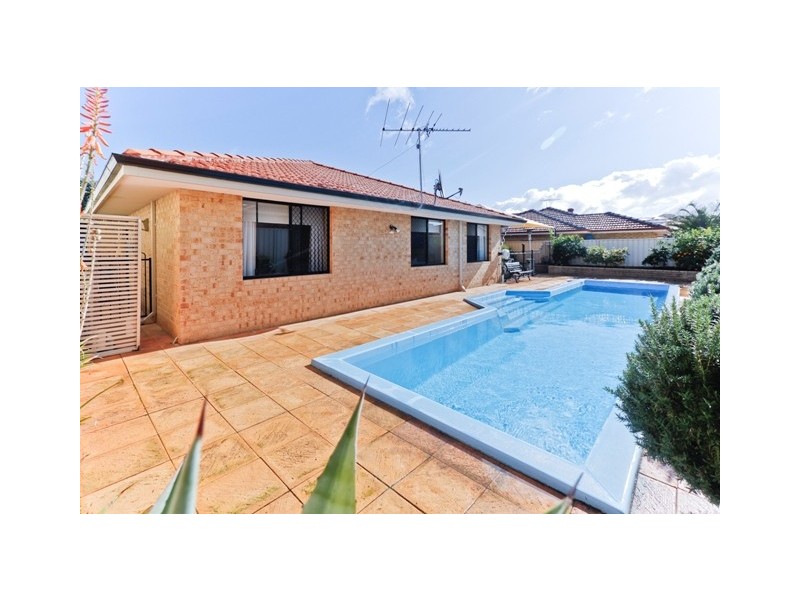 6 Peel Road, Coogee WA 6166