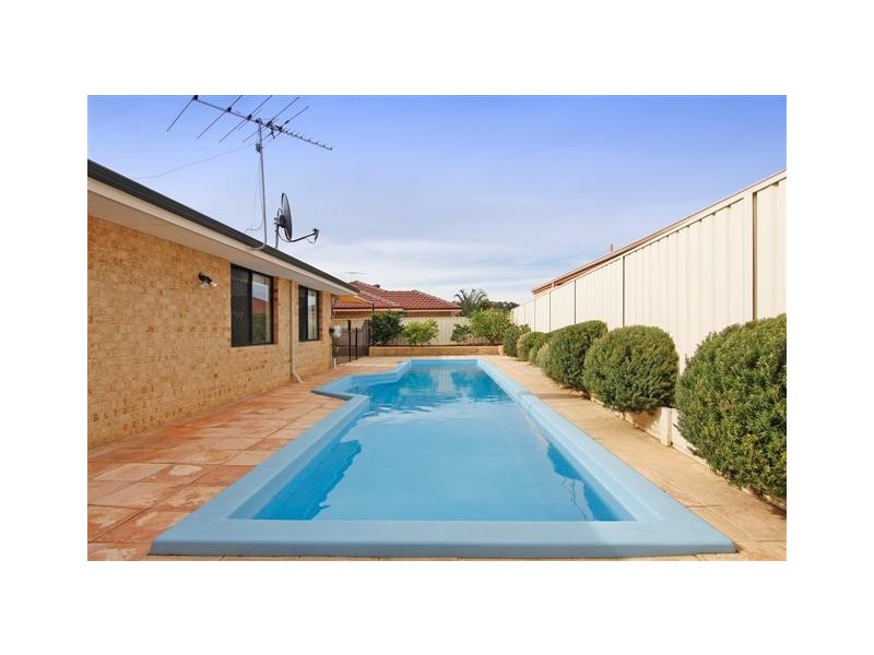 6 Peel Road, Coogee WA 6166