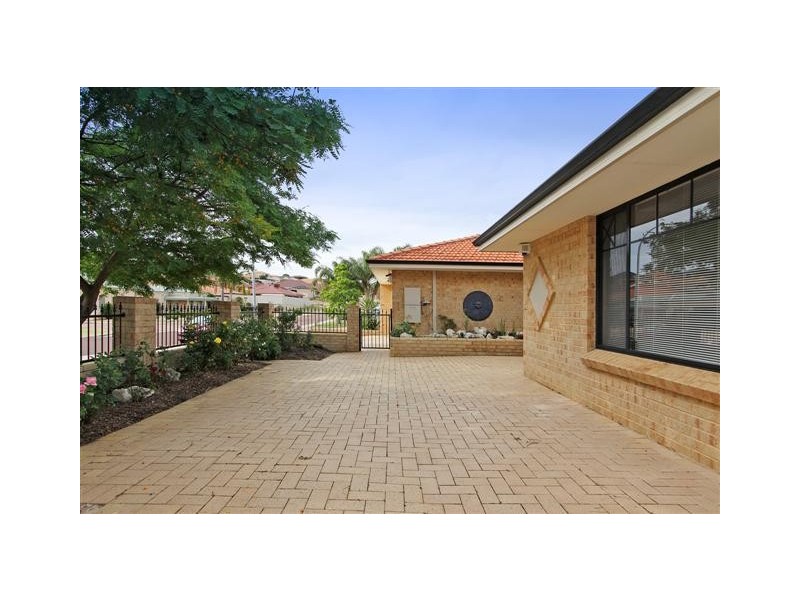 6 Peel Road, Coogee WA 6166