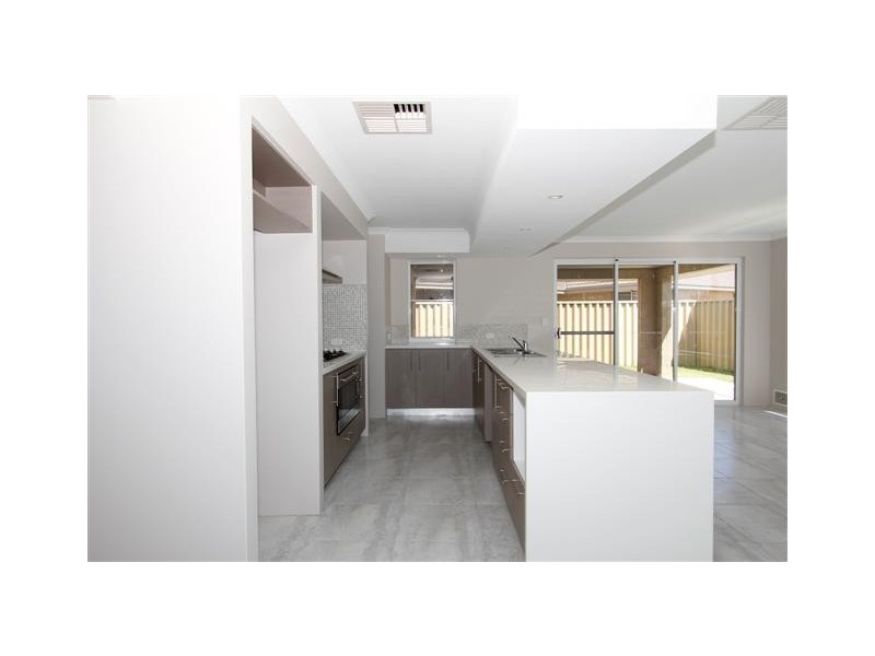 11 Carnaby Way, Harrisdale WA 6112