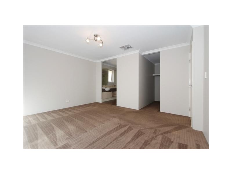 11 Carnaby Way, Harrisdale WA 6112