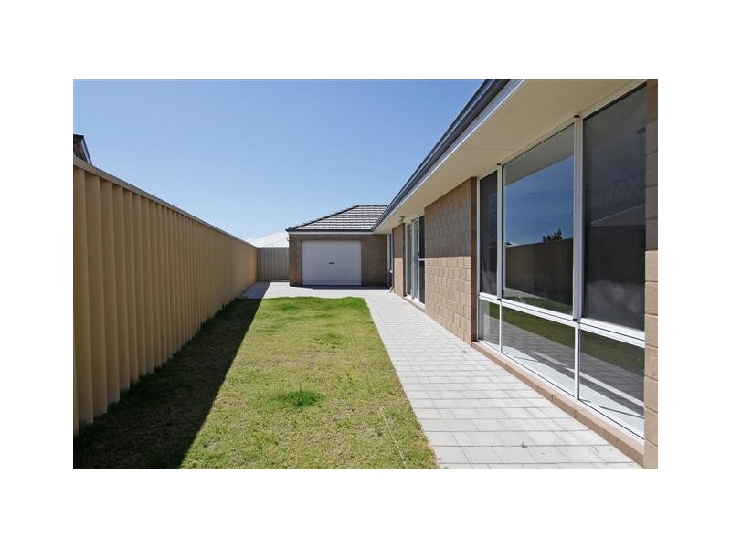 11 Carnaby Way, Harrisdale WA 6112