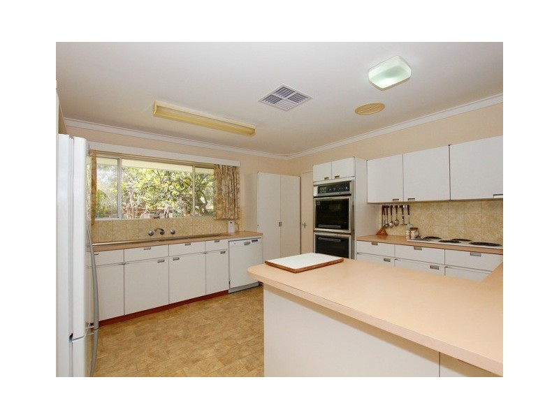 13 Coronet Court, Thornlie WA 6108