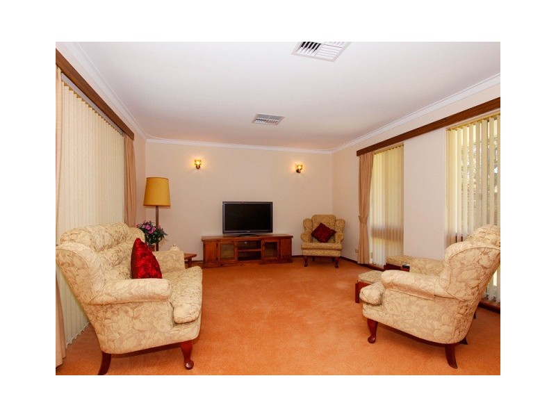 13 Coronet Court, Thornlie WA 6108