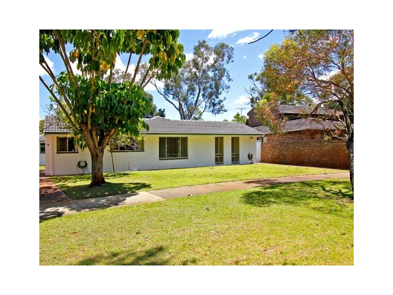 13 Coronet Court, Thornlie WA 6108