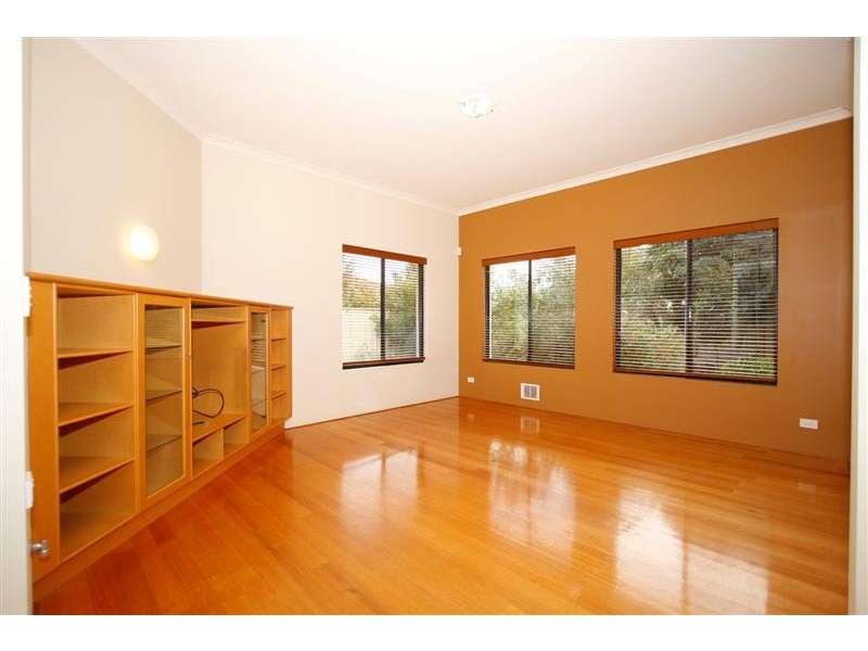 12 Roebuck Avenue, Canning Vale WA 6155