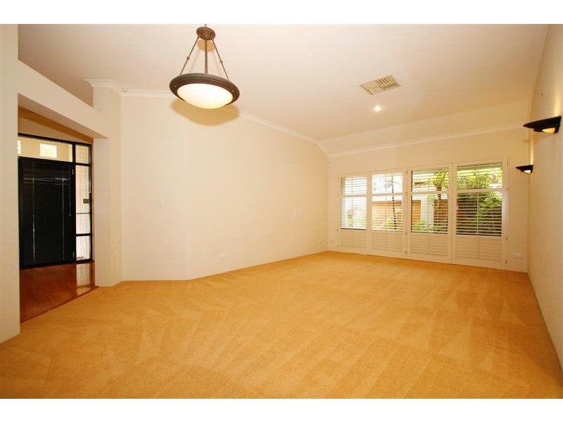 12 Roebuck Avenue, Canning Vale WA 6155