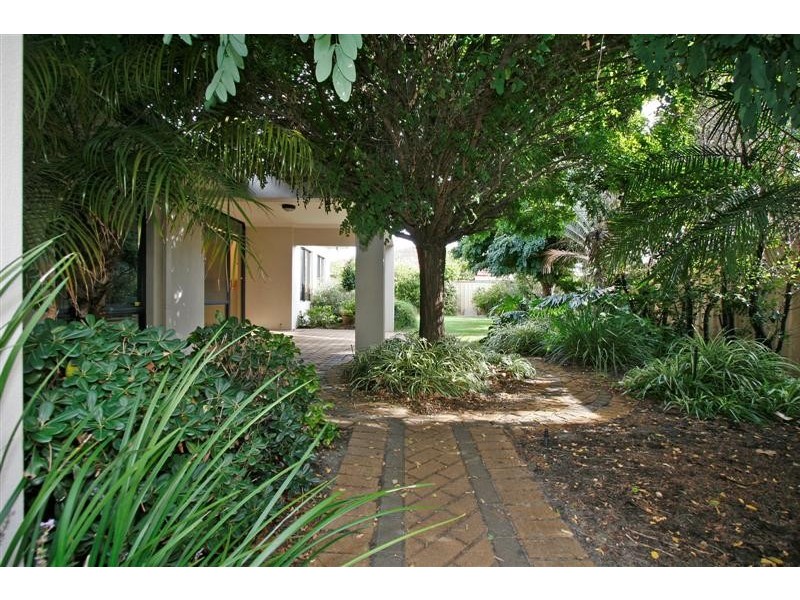 12 Roebuck Avenue, Canning Vale WA 6155