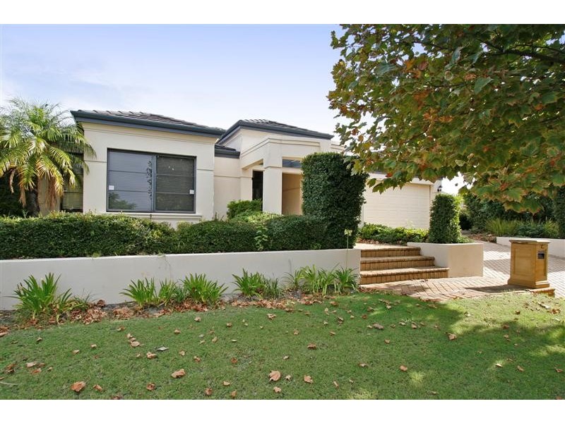 12 Roebuck Avenue, Canning Vale WA 6155