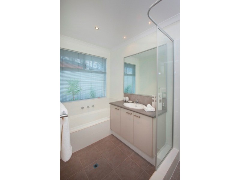 10 Highland Rise, Piara Waters WA 6112