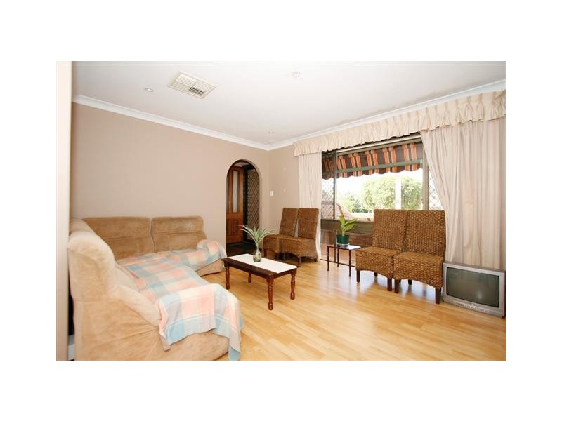 27 Durack Cresent, Gosnells WA 6110