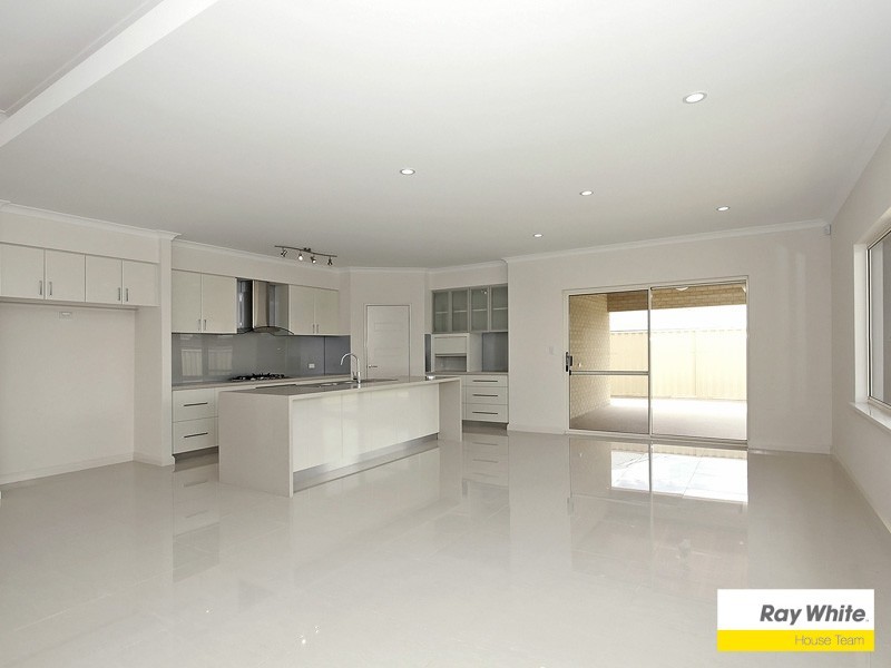 70 Waterfoot Loop, Canning Vale WA 6155