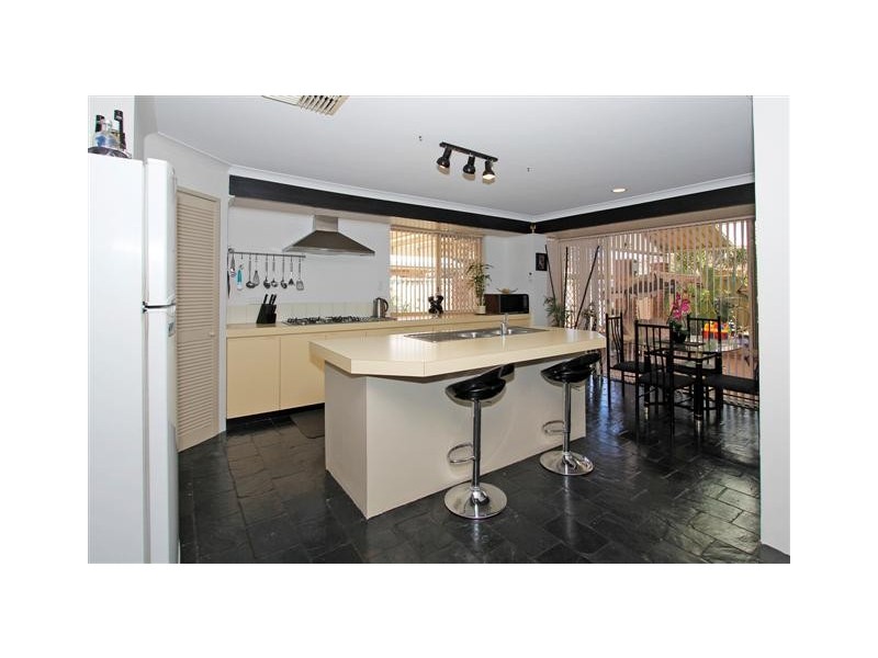 1 Redfern Close, Thornlie WA 6108