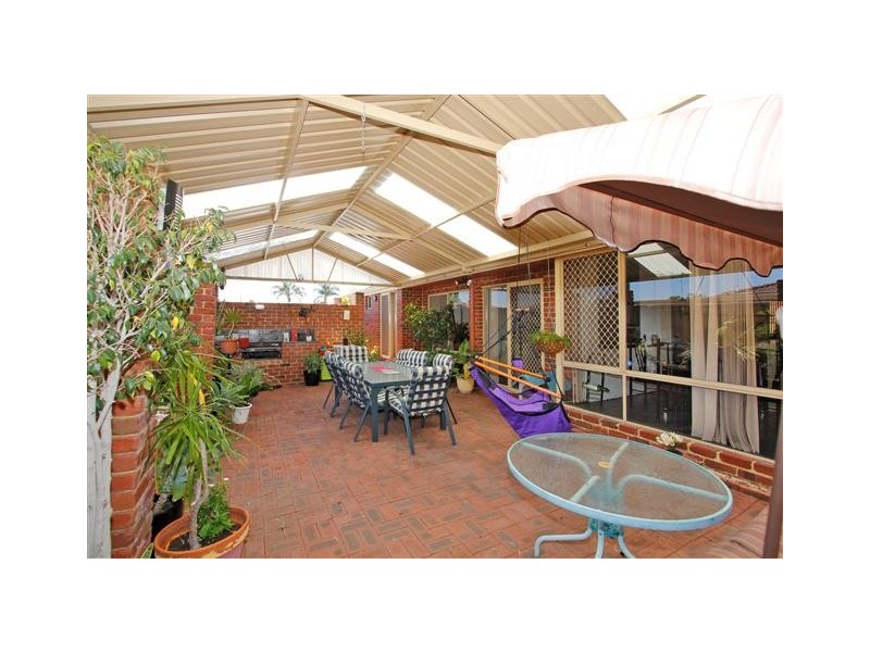 1 Redfern Close, Thornlie WA 6108