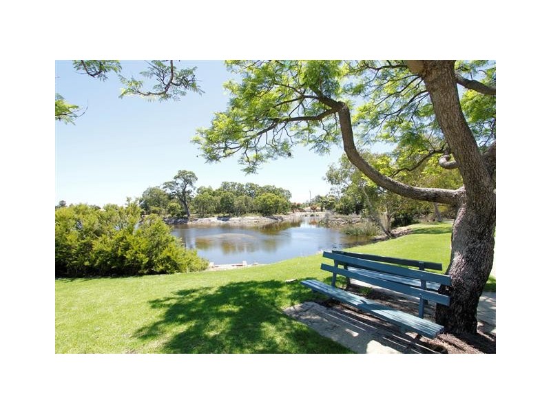 1 Redfern Close, Thornlie WA 6108